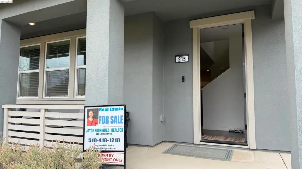 Single Family Residence for sale at 215 Manatee, Suisun City, CA featuring 3 beds and 3 baths