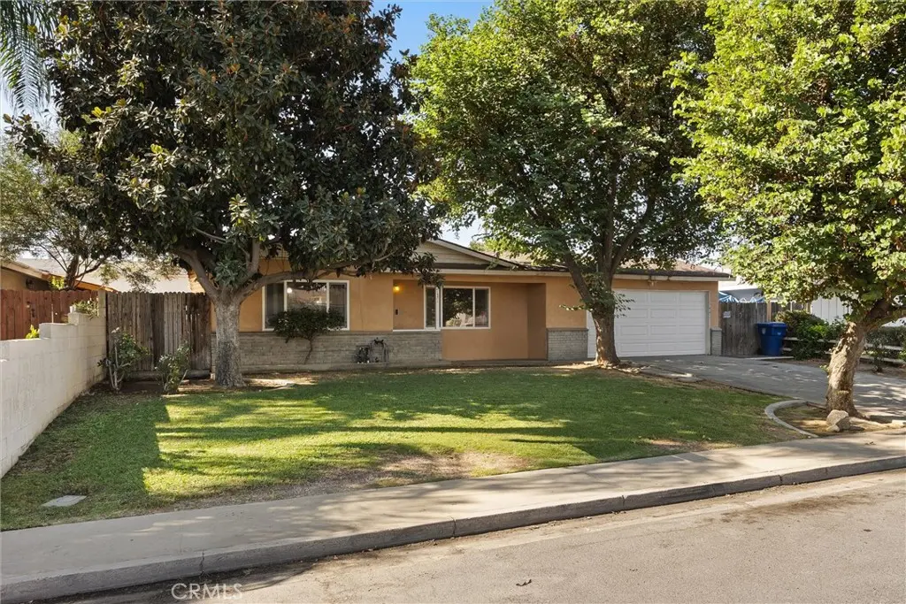 3717 Madrid, Bakersfield, CA — listing photo 1