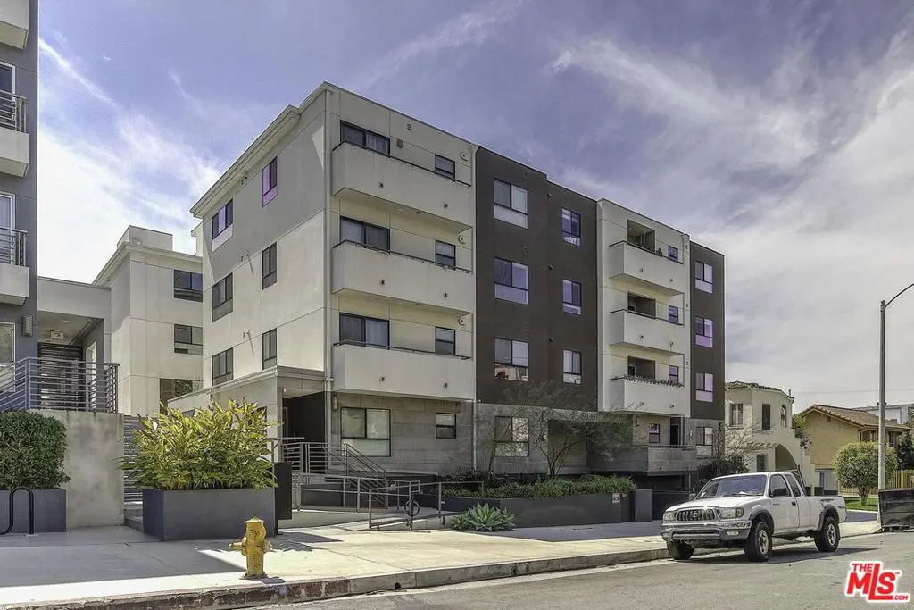 Condominium for rent at 5030 Rosewood Avenue 206, Los Angeles, CA featuring 3 beds and 3 baths