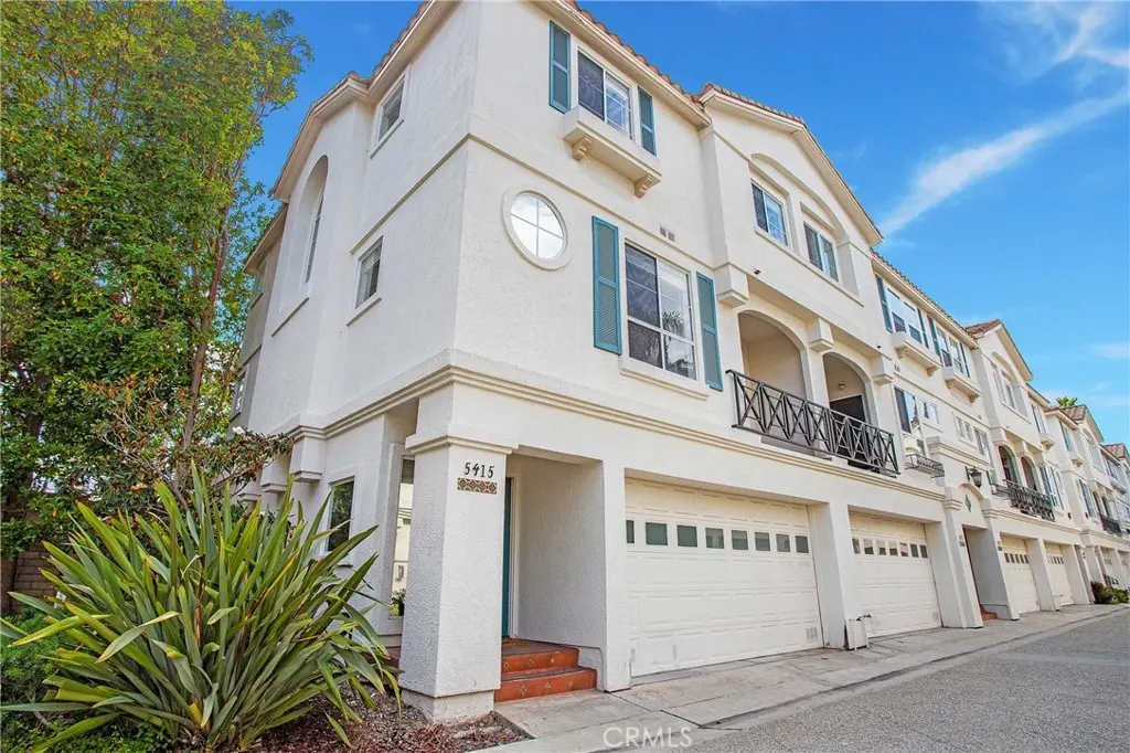 Residential Lease for rent at 5415 Marine Avenue, Hawthorne, Los Angeles County, CA featuring 4 beds and 4 baths