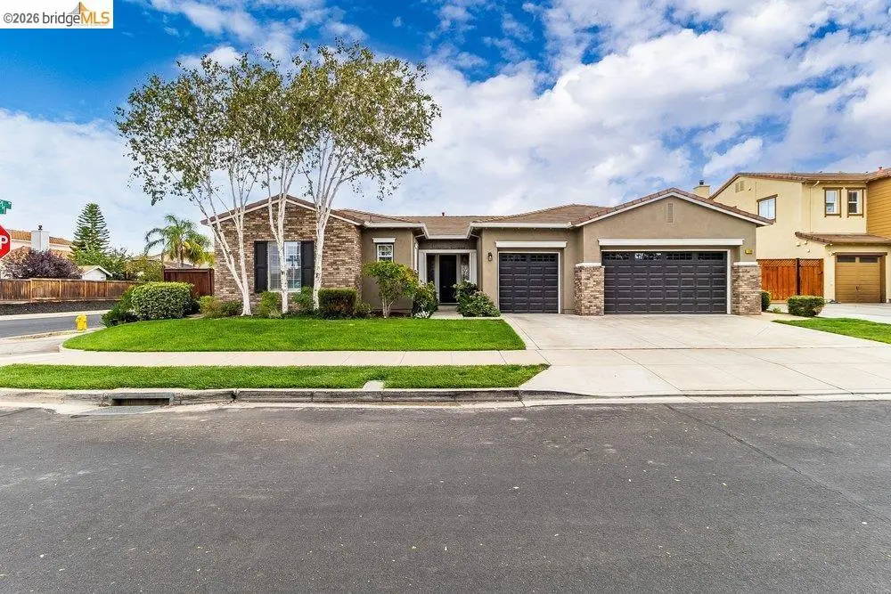 Single Family Residence for sale at 1700 Ashbourne Pl, Brentwood, CA featuring 4 beds and 3 baths
