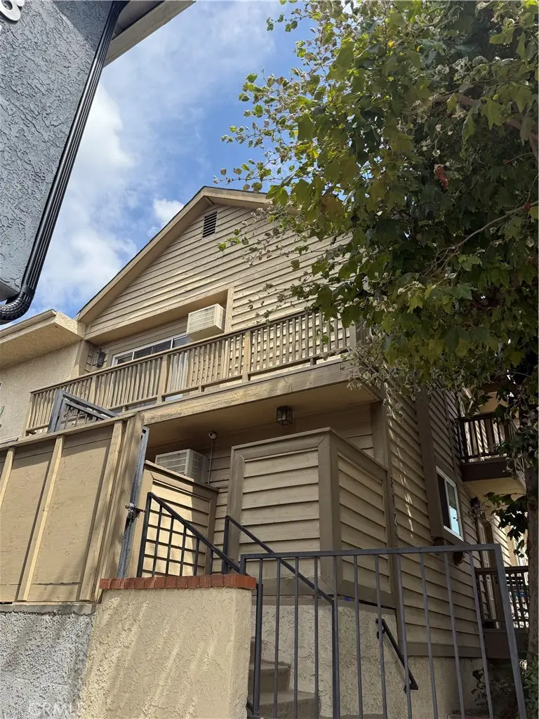 Residential Lease for rent at 3127 Bagley Avenue 102, Los Angeles, Los Angeles County, CA featuring 1 bed and 1 bath
