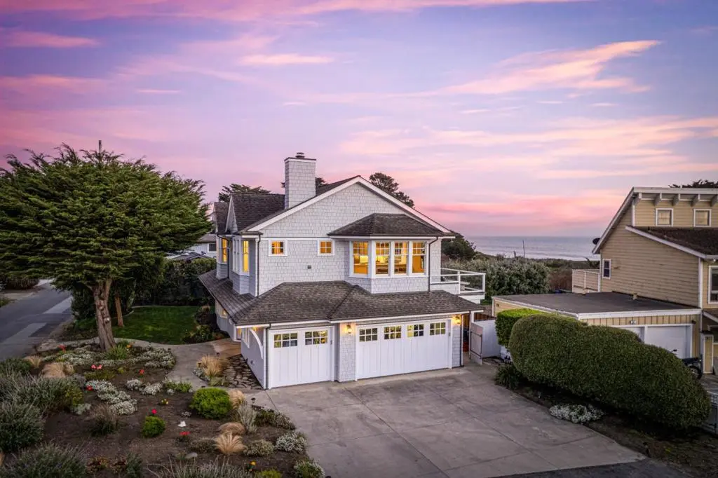 Single Family Residence for sale at 2 Alameda Avenue, Half Moon Bay, CA featuring 3 beds and 3 baths