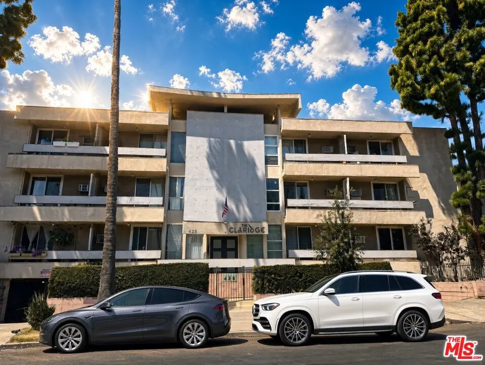 Condominium for rent at 425 S Kenmore Avenue 311, Los Angeles, CA featuring 1 bed and 1 bath