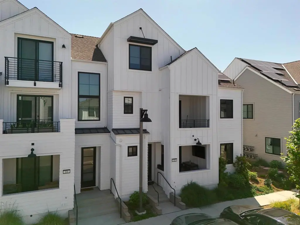 1402 Anacona Pl 105, Encinitas, CA — listing photo 1