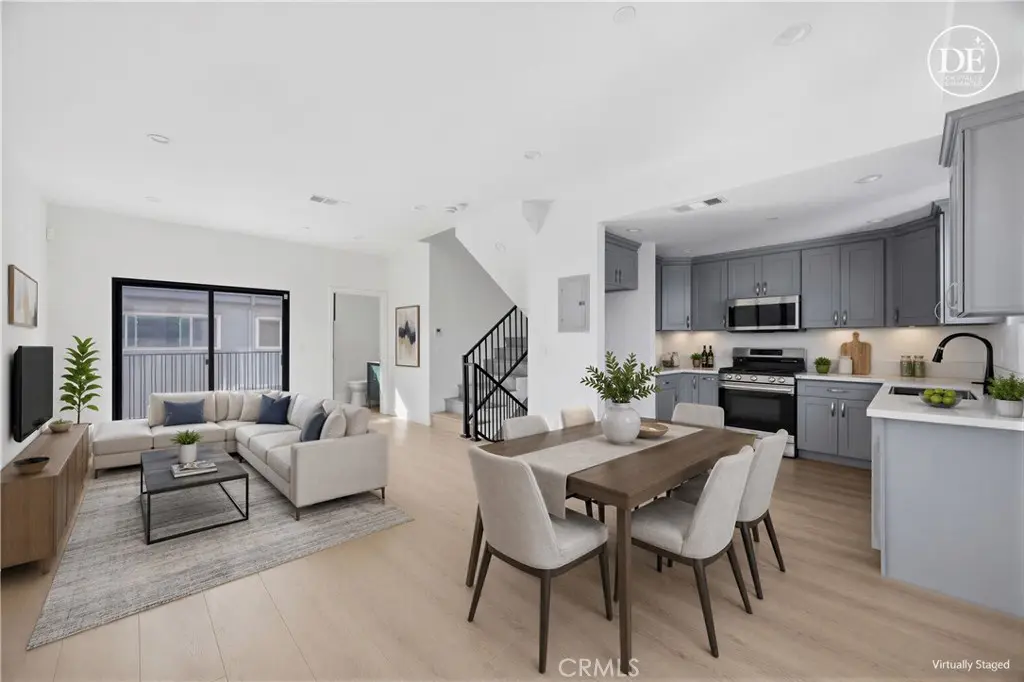 Residential Lease for rent at 10154 Regent, Los Angeles, Los Angeles County, CA featuring 3 beds and 4 baths