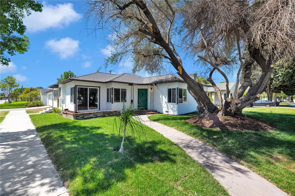 Single Family Residence for sale at 701 N Harbor, Anaheim, CA featuring 3 beds and 2 baths