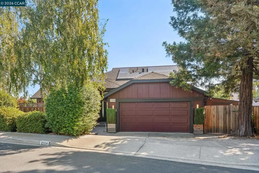 Single Family Residence for sale at 2554 Holly View Ct, Martinez, CA featuring 3 beds and 3 baths