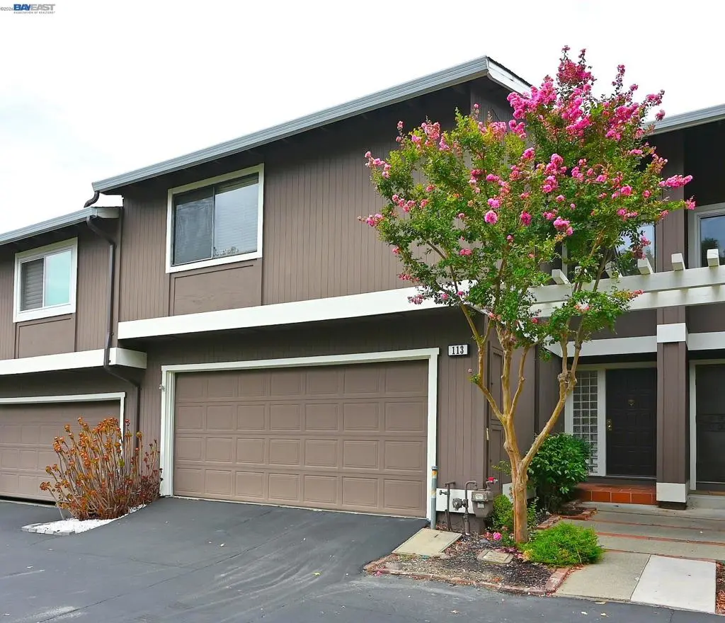Townhouse for sale at 113 Westfield Cir, Danville, CA featuring 2 beds and 3 baths