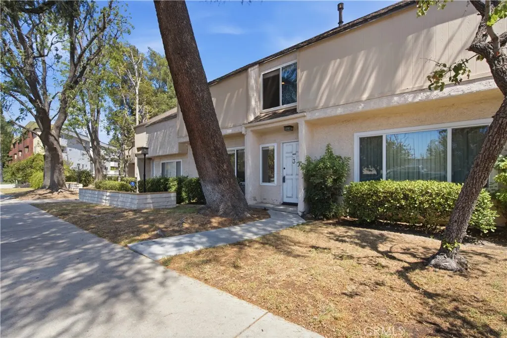 5664 Etiwanda, Tarzana, CA — listing photo 1