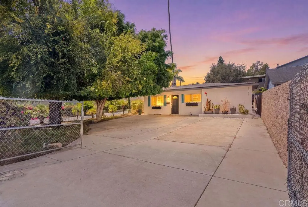 1061 Old Stage Road, Fallbrook, CA — listing photo 1