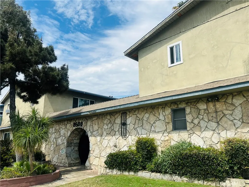 Stock Cooperative for sale at 8500 Sunland, Los Angeles, CA featuring 1 bed and 1 bath