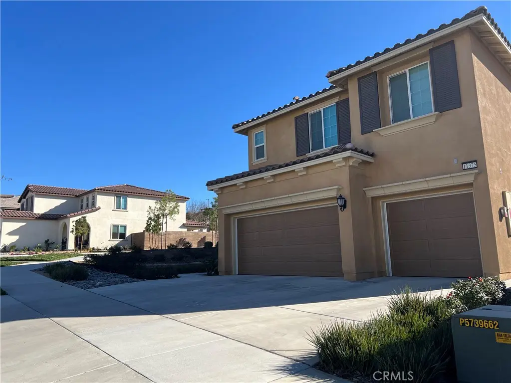 Residential Lease for rent at 11375 Vista, Corona, Riverside County, CA featuring 4 beds and 3 baths