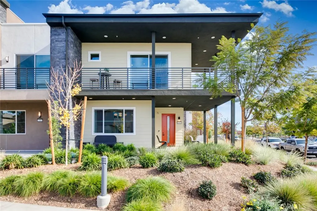 Condominium for rent at 1085 Cadence, Irvine, CA featuring 4 beds and 3 baths