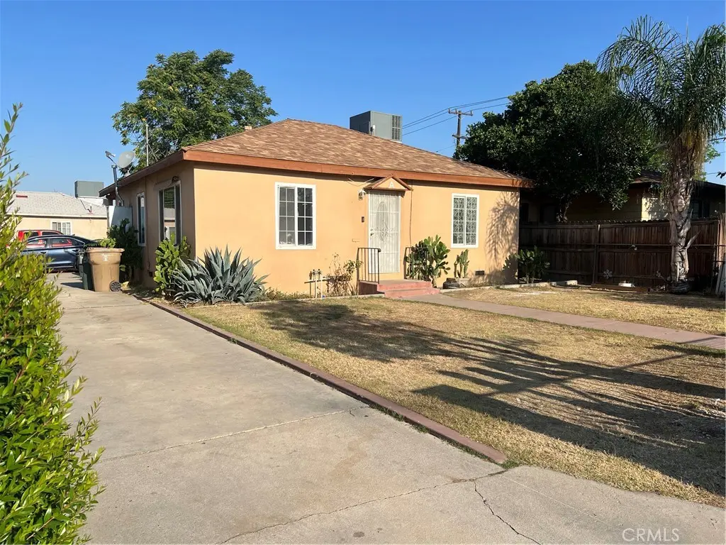 1300 Stockton, Bakersfield, CA — listing photo 1