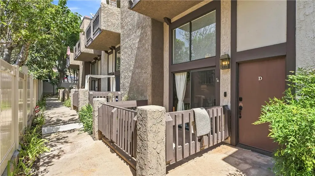 Condominium for sale at 1909 Huntington Drive D, Duarte, CA featuring 3 beds and 3 baths