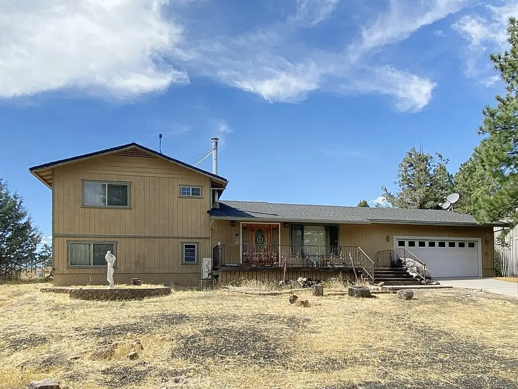 Single Family Residence for sale at 16843 Fawnskin Pl, Weed, CA featuring 4 beds and 2 baths