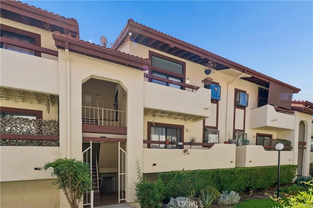 18012 Saratoga 526, Canyon Country, CA — listing photo 1