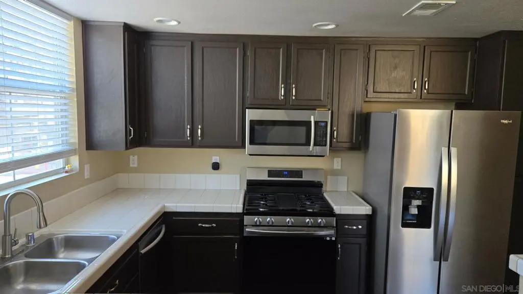 Townhouse for rent at 1356 Nicolette Ave 1413, Chula Vista, CA featuring 2 beds and 3 baths