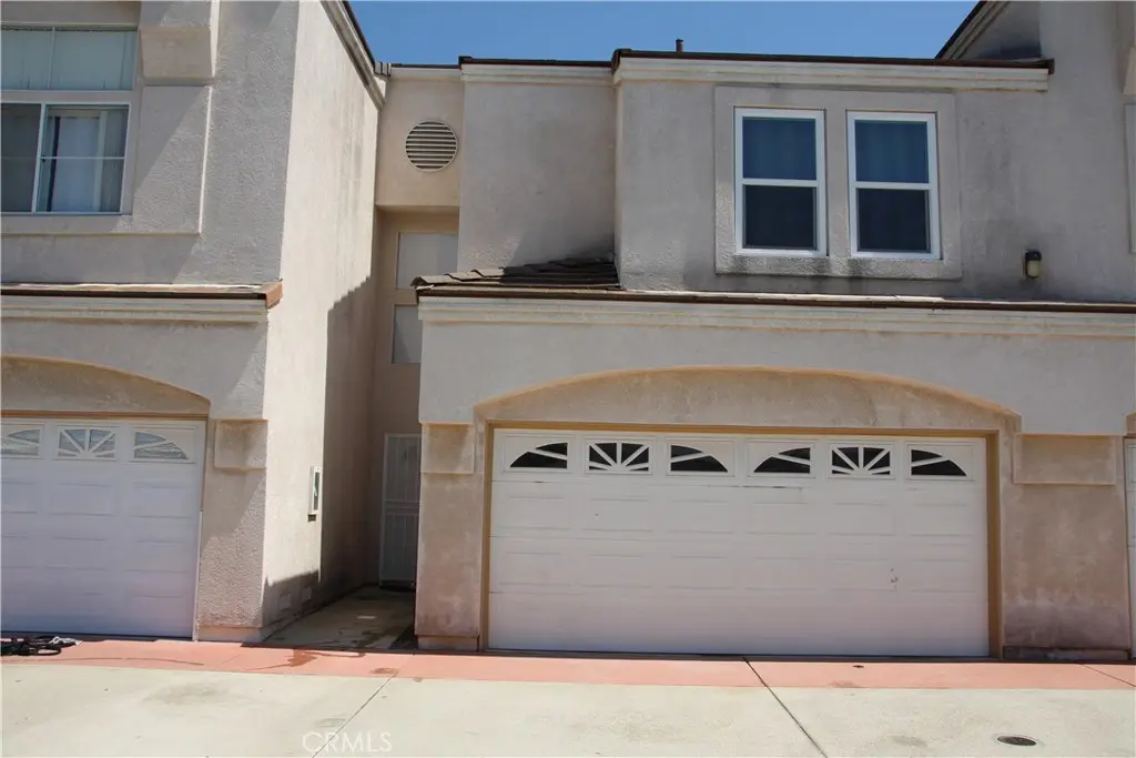 Condominium for rent at 3326 W Orange 106, Anaheim, CA featuring 2 beds and 3 baths