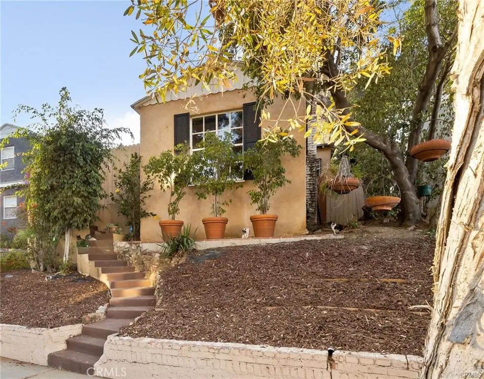 Residential Lease for rent at 1283 S Dunsmuir, Los Angeles, Los Angeles County, CA featuring 3 beds and 2 baths