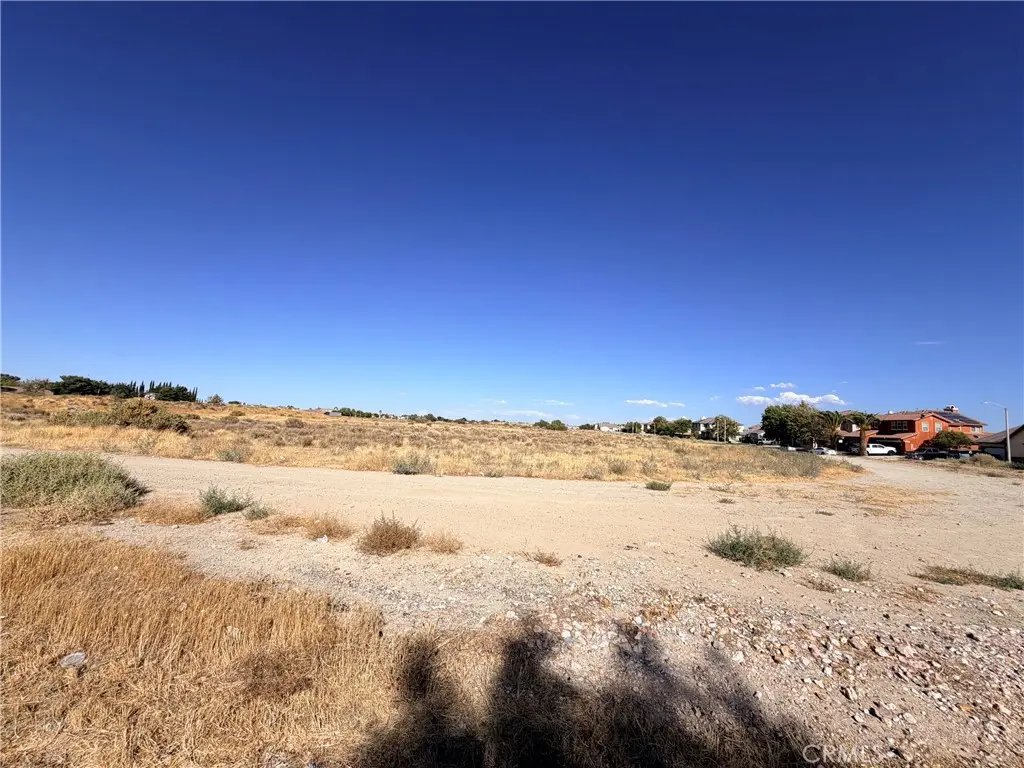 40 Ste Vic AVE J8, Lancaster, CA — listing photo 1