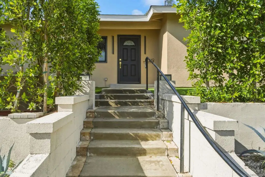 519 Camelot Dr, Oceanside, CA — listing photo 1