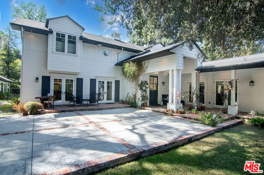 Single Family Residence for rent at 9530 Moonridge Terrace Place, Los Angeles, CA featuring 4 beds and 5 baths