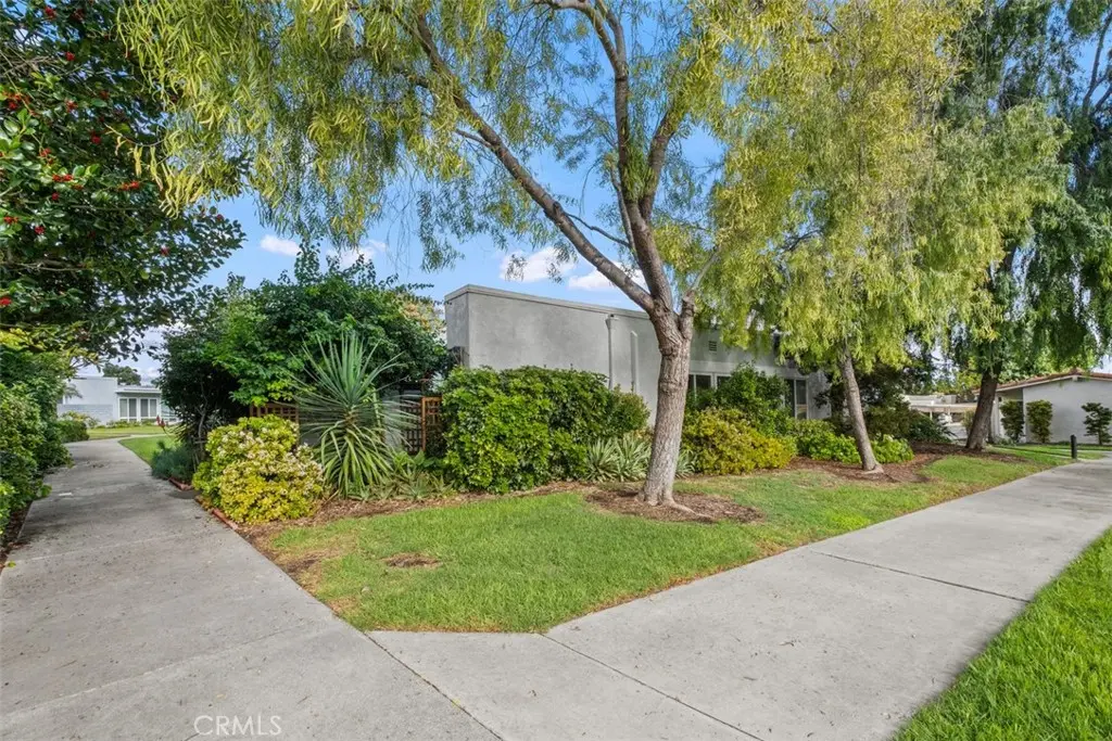 2198 Via Mariposa E D, Laguna Woods, CA — listing photo 1
