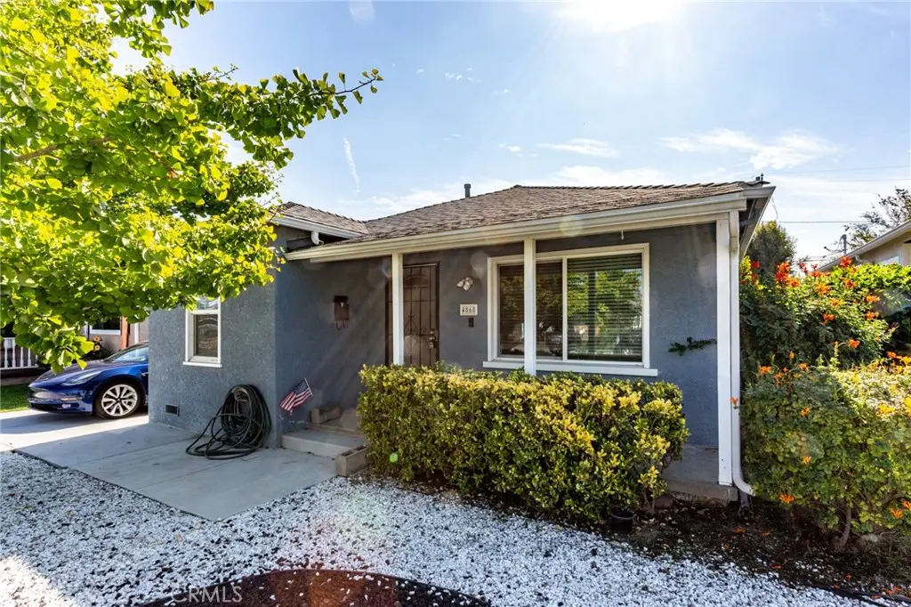 Residential Lease for rent at 4868 W 133rd, Hawthorne, Los Angeles County, CA featuring 3 beds and 1 bath