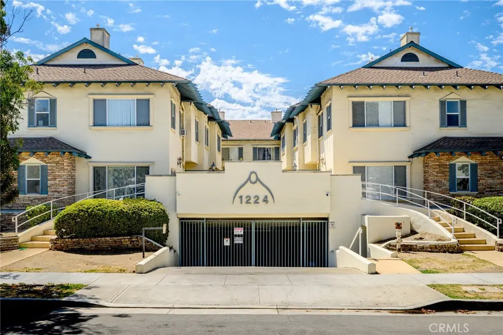 Residential Lease for rent at 1224 Stanley Avenue 4, Glendale, Los Angeles County, CA featuring 2 beds and 2 baths