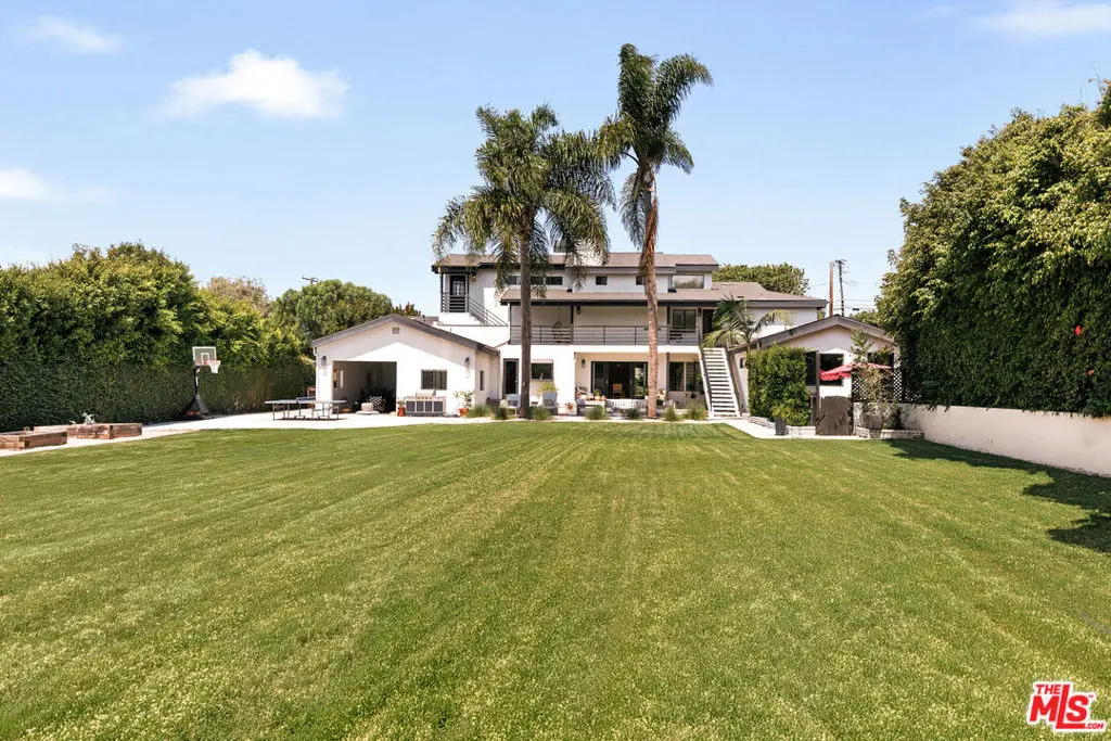 Single Family Residence for rent at 29328 Heathercliff Road, Malibu, CA featuring 6 beds and 6 baths