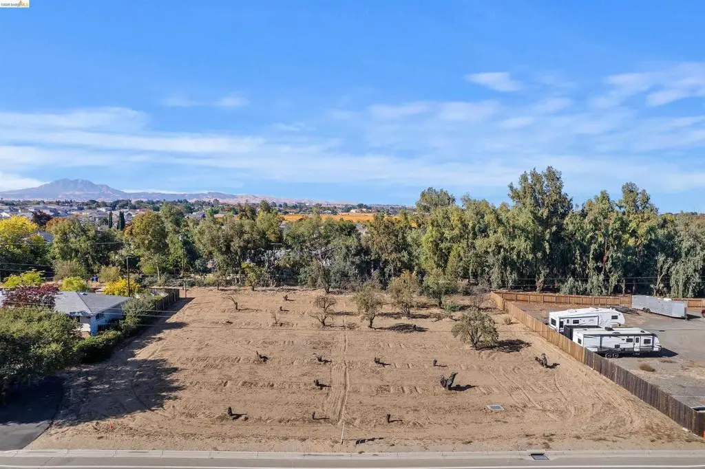 3901 B Rose, Oakley, CA — listing photo 1