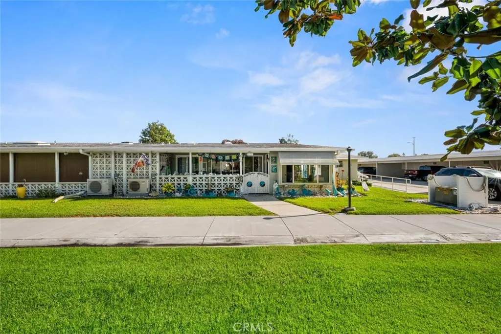 Stock Cooperative for sale at 1641 Monterey Rd M2-18A, Seal Beach, CA featuring 2 beds and 1 bath