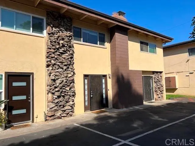 Condominium for rent at 464 Woodland Avenue B, Chula Vista, CA featuring 2 beds and 2 baths