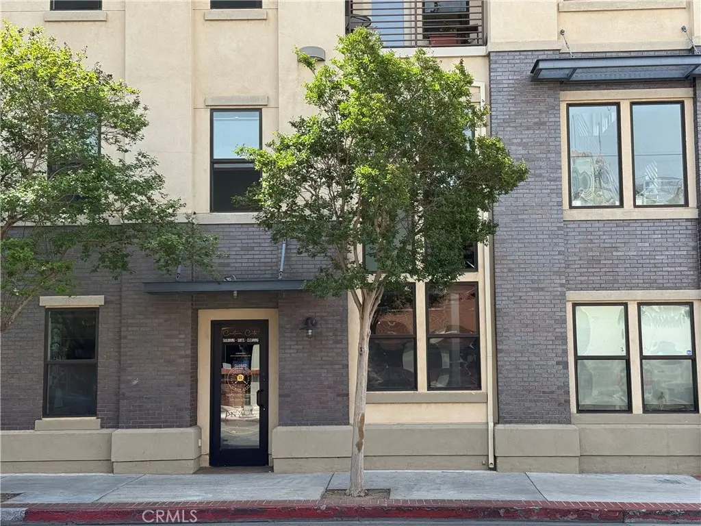 190 W 3rd Street, Santa Ana, CA — listing photo 1