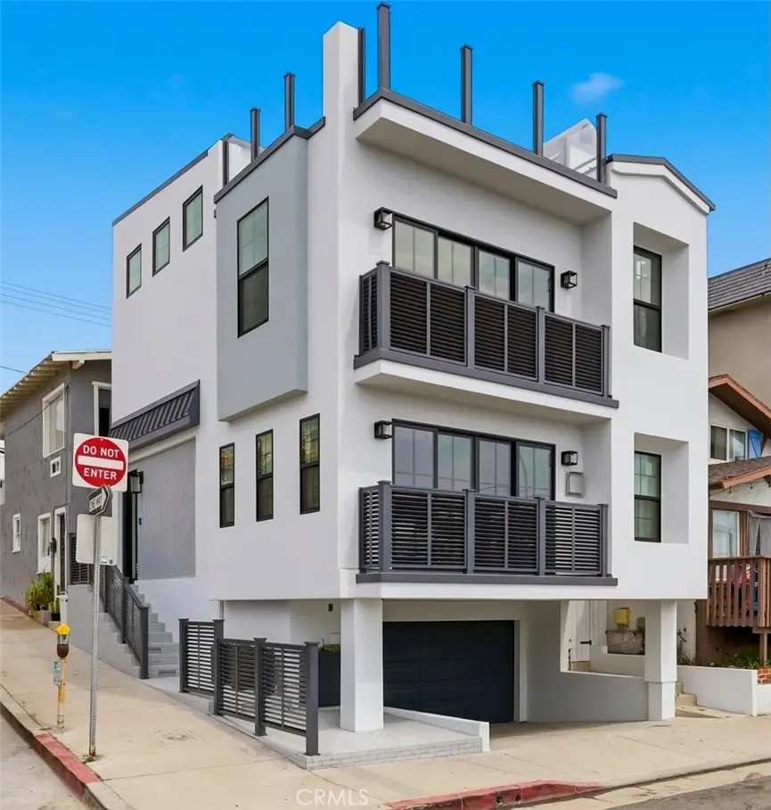 Residential Lease for rent at 2650 Hermosa Avenue, Hermosa Beach, Los Angeles County, CA featuring 2 beds and 3 baths
