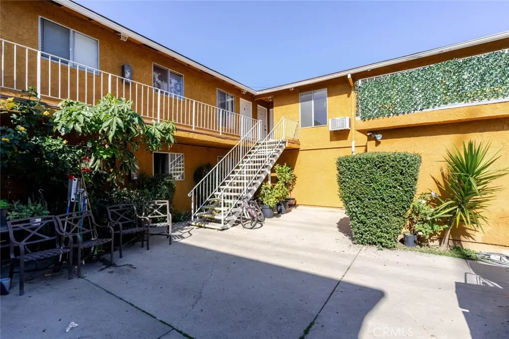 13015 Vanowen Street 10, North Hollywood, CA — listing photo 1