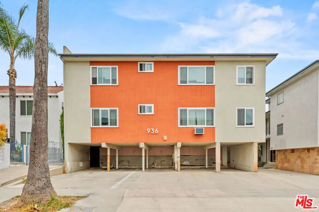 Apartment for rent at 936 N Curson Avenue 8, West Hollywood, CA featuring 1 bed and 1 bath