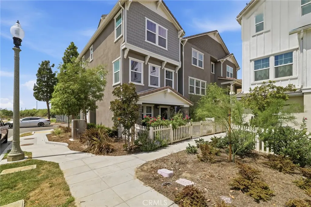 Townhouse for sale at 591 Heritage Valley Parkway, Fillmore, CA featuring 3 beds and 3 baths