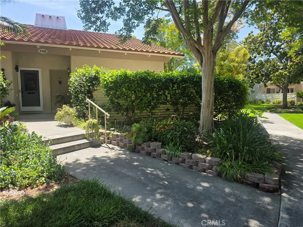 2158 Via Mariposa E B, Laguna Woods, CA — listing photo 1