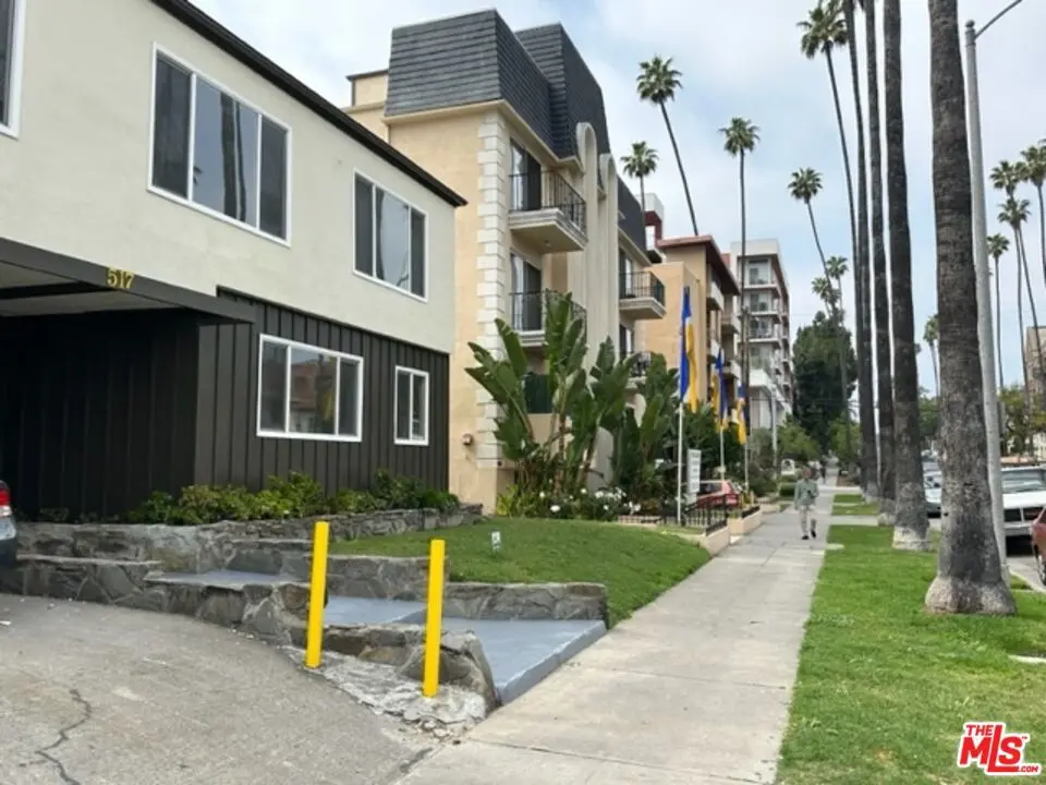 Residential Lease for rent at 517 S Kenmore Avenue 1, Los Angeles, Los Angeles County, CA featuring 1 bed and 1 bath