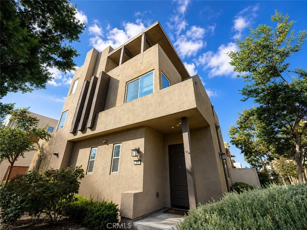 Condominium for rent at 312 Magnet, Irvine, CA featuring 3 beds and 4 baths