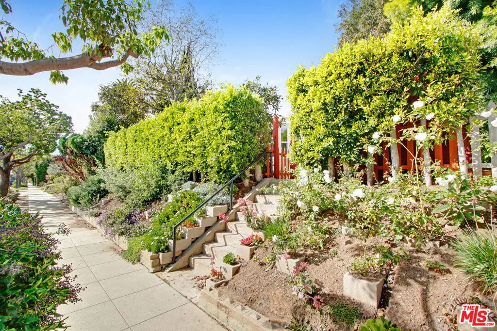 2227 Montana Avenue, Santa Monica, CA — listing photo 1