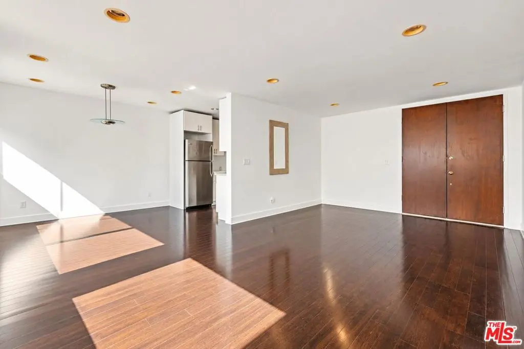Condominium for rent at 843 4th Street 106, Santa Monica, CA featuring 1 bed and 1 bath