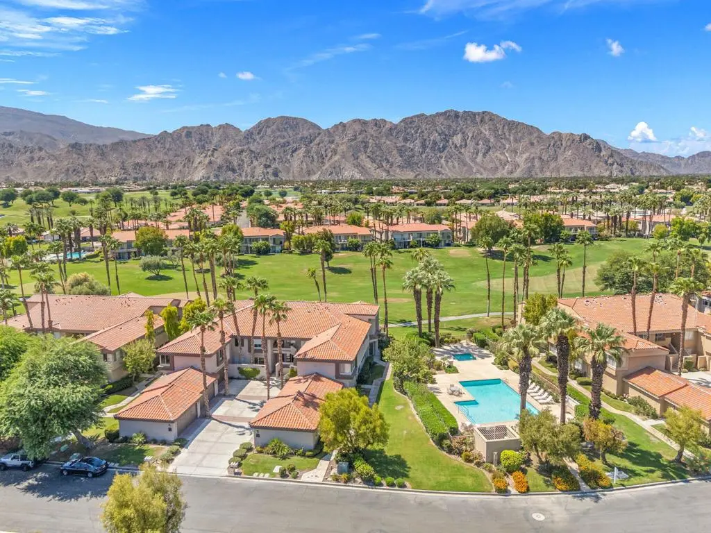 Condominium for sale at 55525 Winged Foot, La Quinta, CA featuring 3 beds and 2 baths