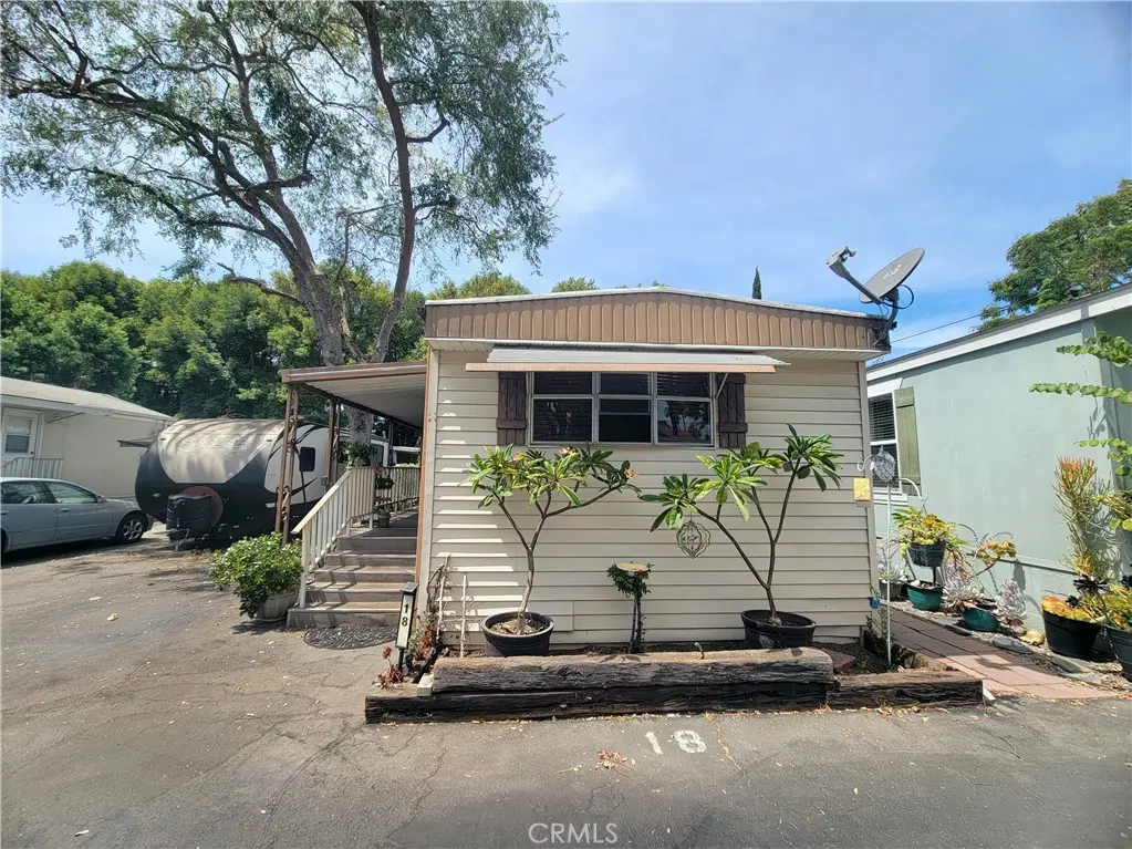 Manufactured In Park for sale at 300 E Arbor St 18, Long Beach, CA featuring 1 bed and 1 bath
