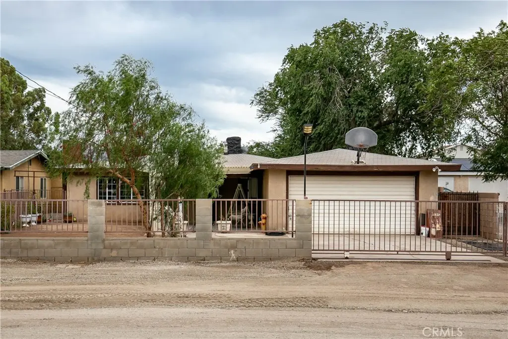 2618 E Avenue Q4, Palmdale, CA — listing photo 1