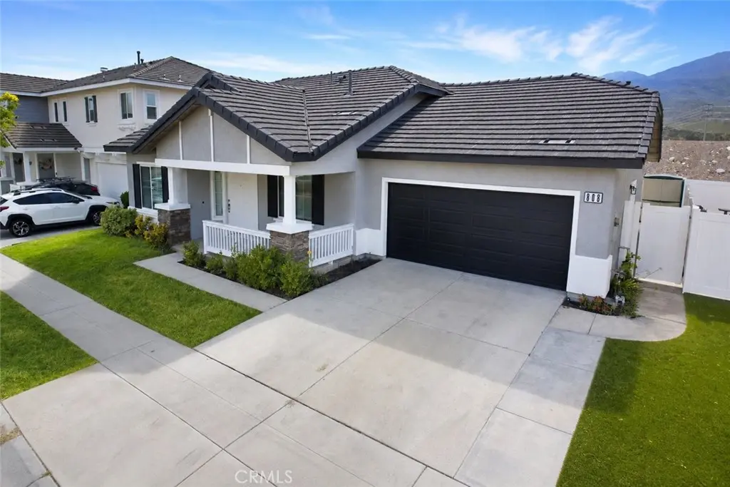 Single Family Residence for sale at 808 Hinckley, Fillmore, CA featuring 3 beds and 2 baths