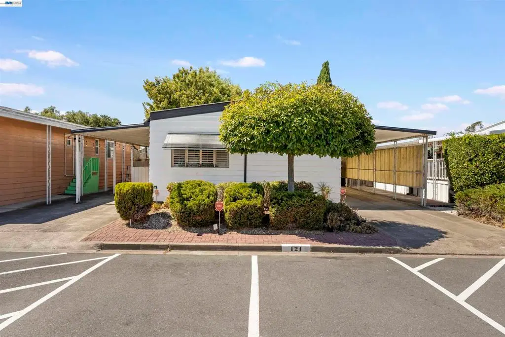 Manufactured In Park for sale at 4141 Deep Creek Rd, Fremont, CA featuring 2 beds and 2 baths